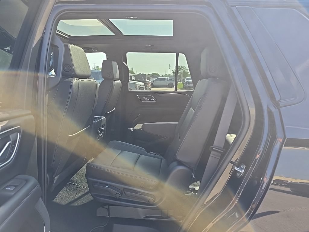 Used 2023 Chevrolet Tahoe Z71 w/ Luxury Package AWD/4WD image 18