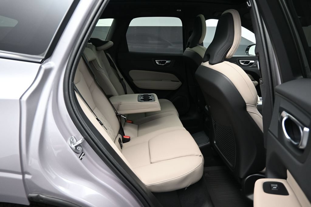 New 2026 Volvo XC60 T8 Plus w/ Climate Package PRO AWD/4WD image 17