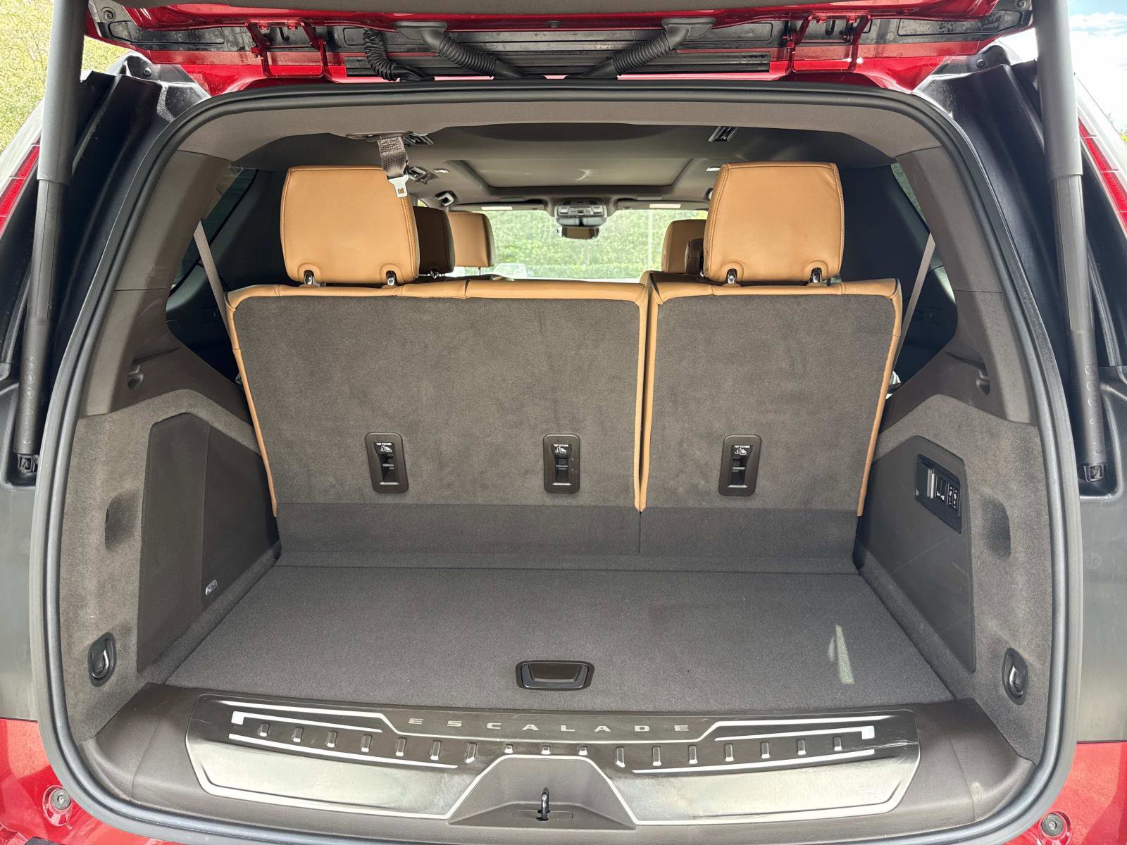Certified 2023 Cadillac Escalade Premium Luxury image 11