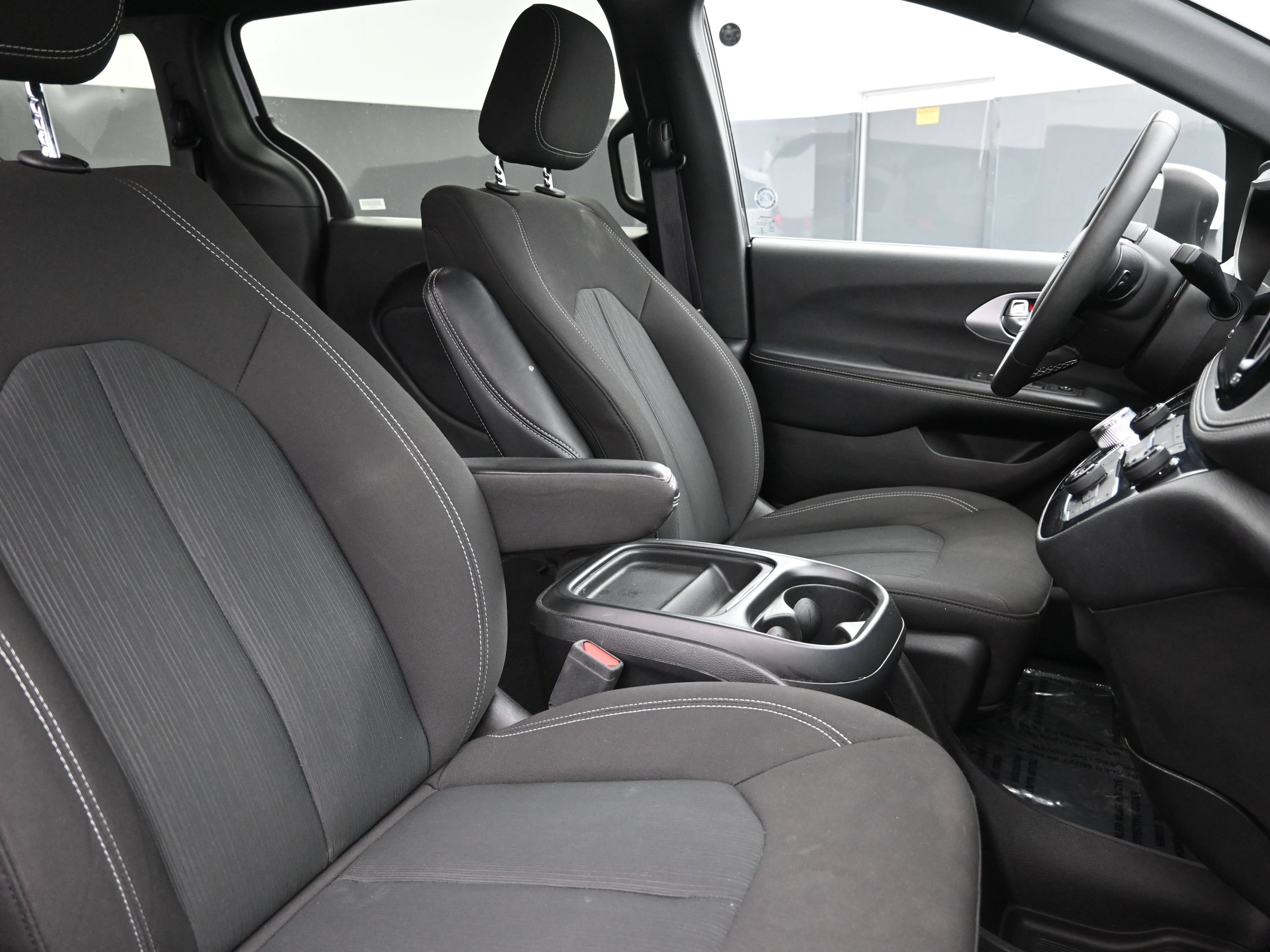 Used 2023 Chrysler Pacifica Touring FWD image 26