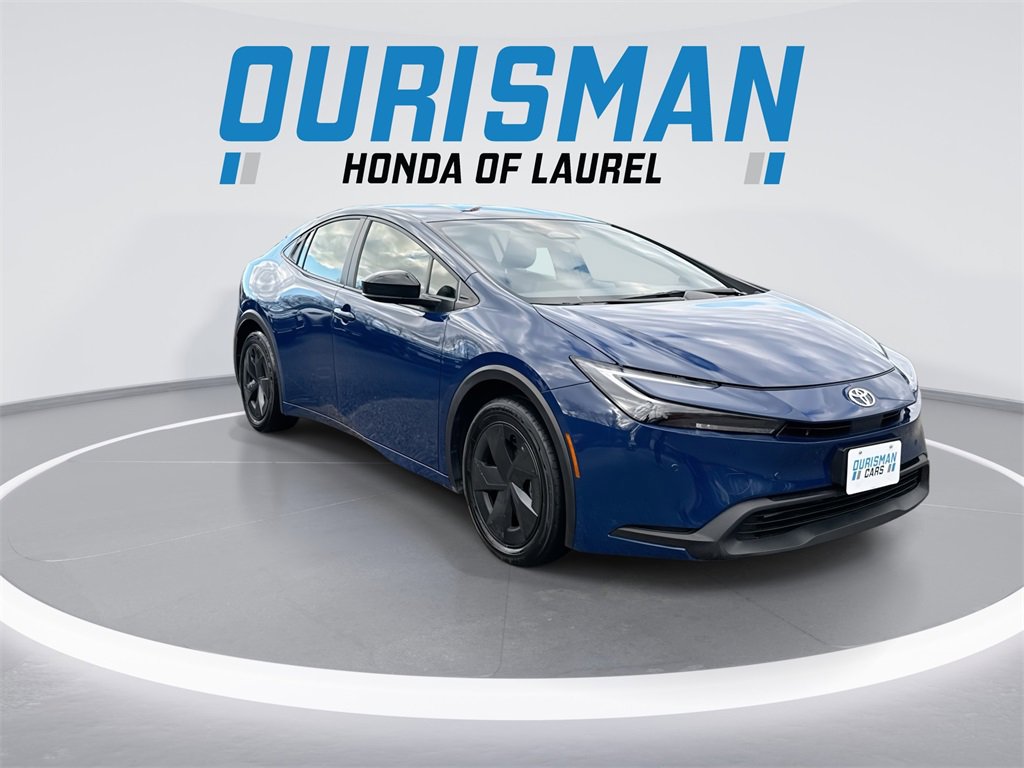 Used 2024 Toyota Prius LE image 2