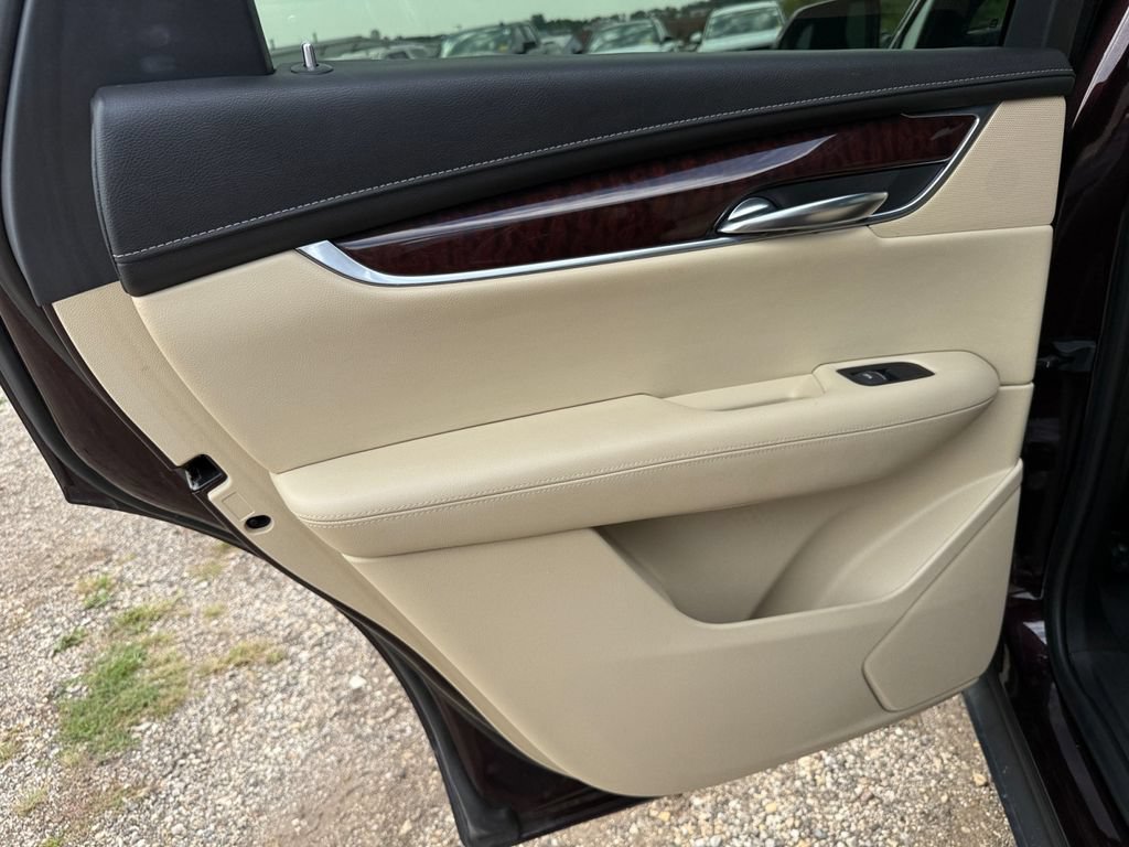 Used 2017 Cadillac XT5 Luxury w/ Driver Awareness Package FWD image 36
