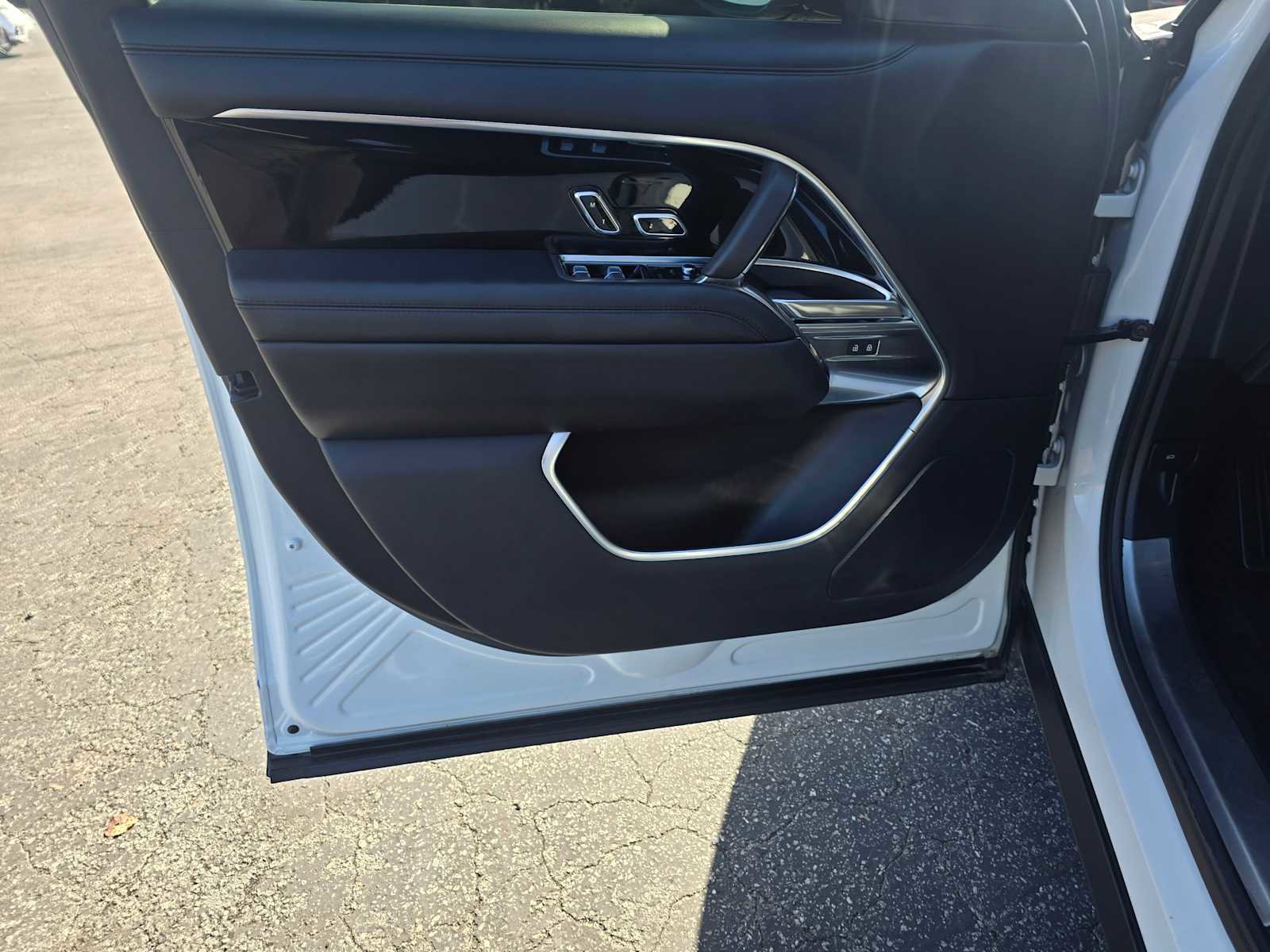 Used 2022 Land Rover Range Rover SE image 24