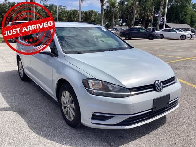 Used 2018 Volkswagen Golf S image 2