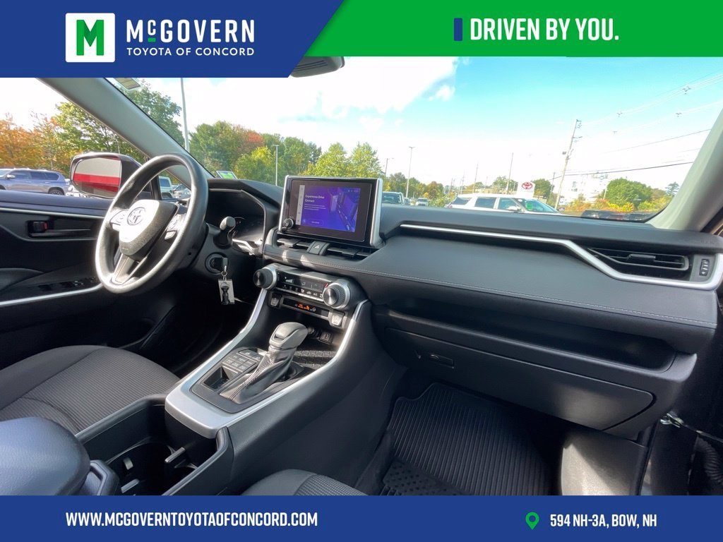 Used 2024 Toyota RAV4 LE AWD/4WD image 25