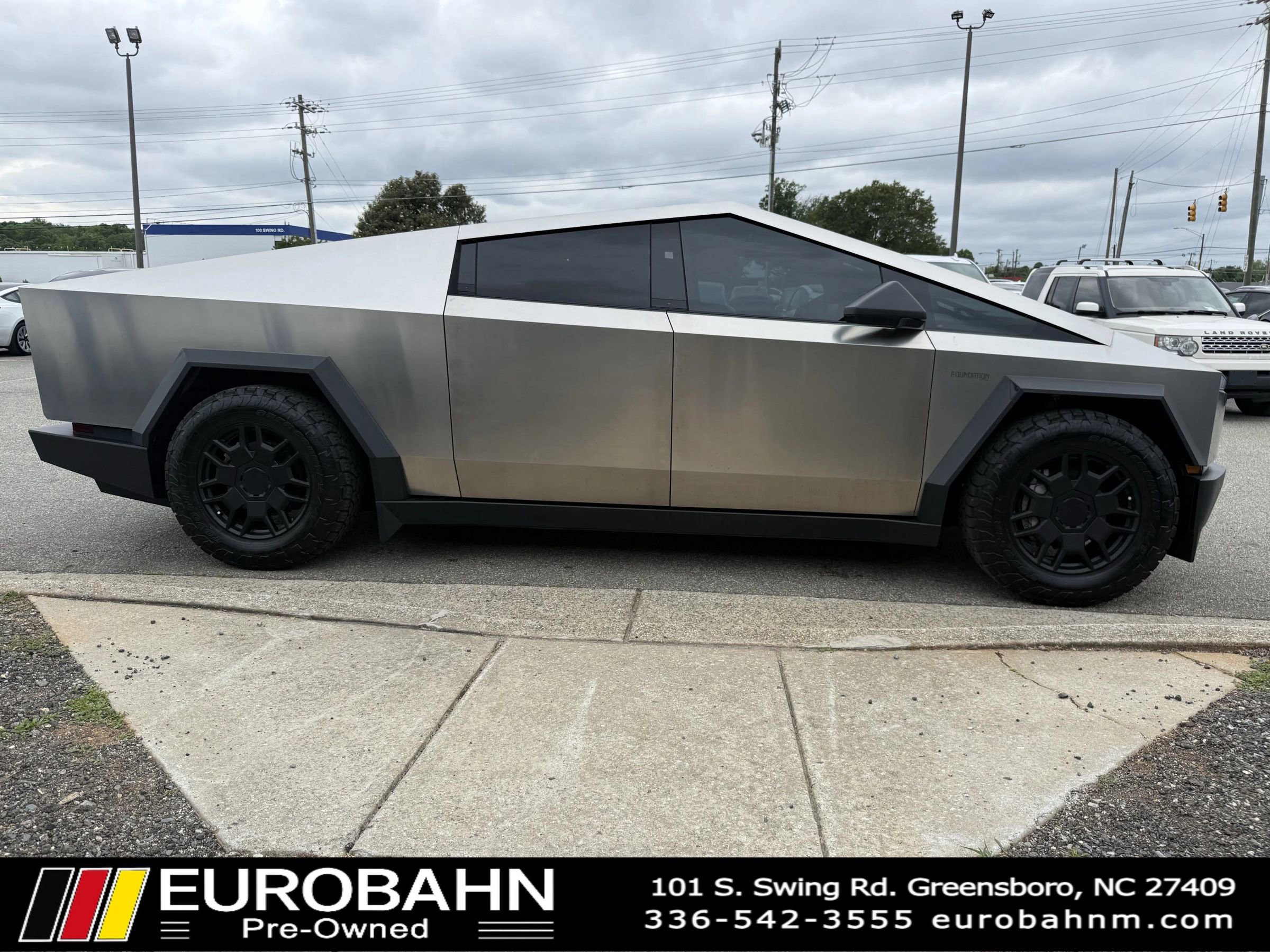 Used 2024 Tesla Cybertruck AWD Crew Cab image 7