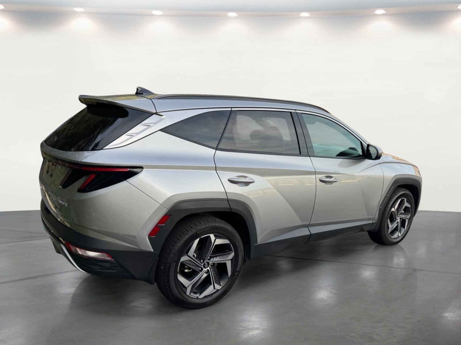 Used 2024 Hyundai Tucson Limited AWD/4WD image 16