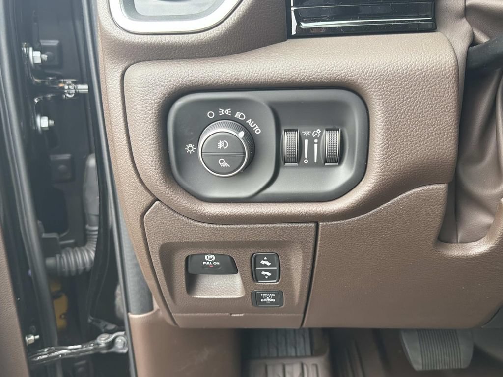 New 2026 RAM 1500 Laramie AWD/4WD image 12
