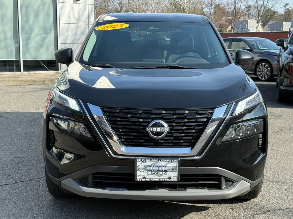 Used 2023 Nissan Rogue S AWD/4WD image 2