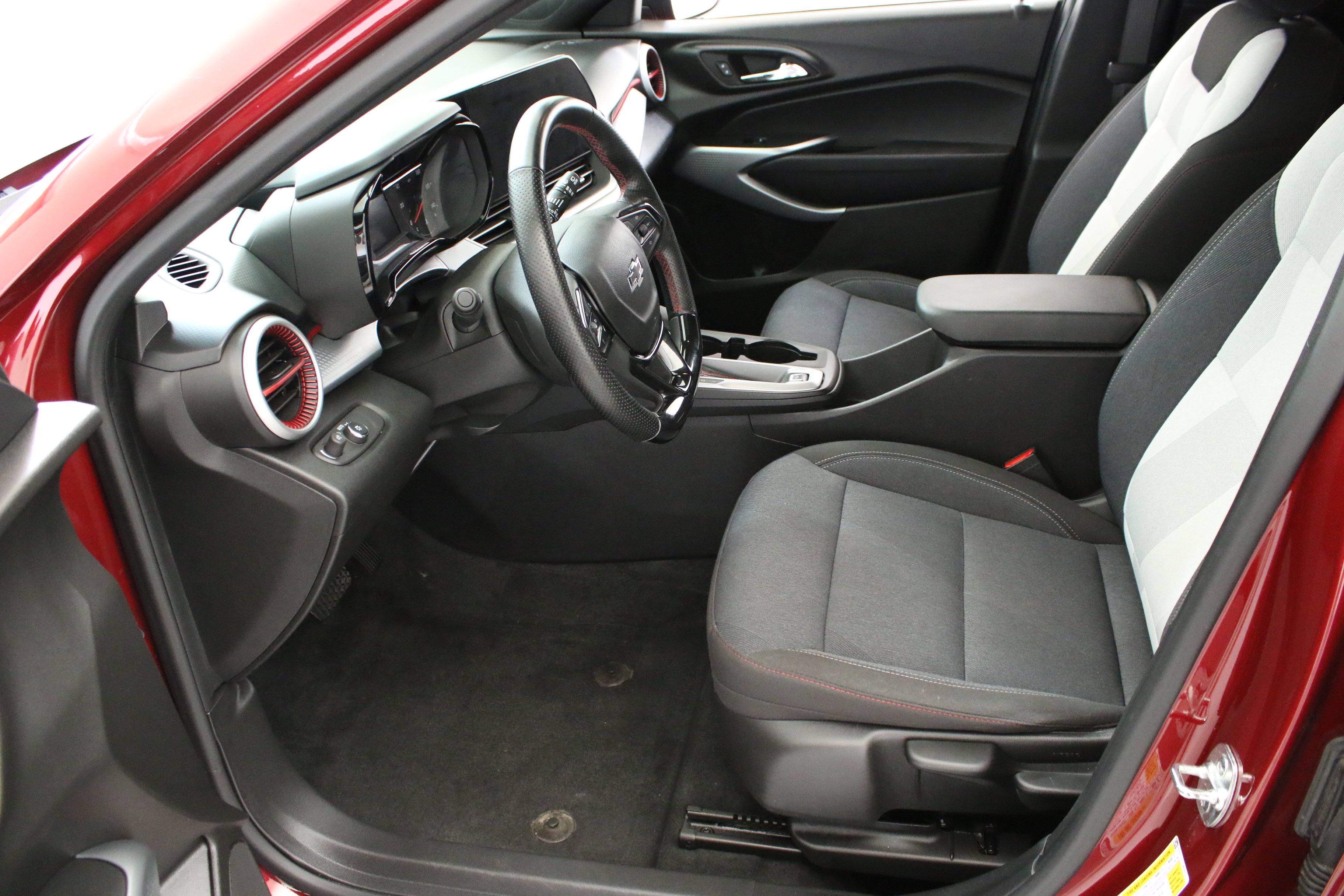 Certified 2024 Chevrolet Trax RS w/ Driver Confidence Package FWD image 26