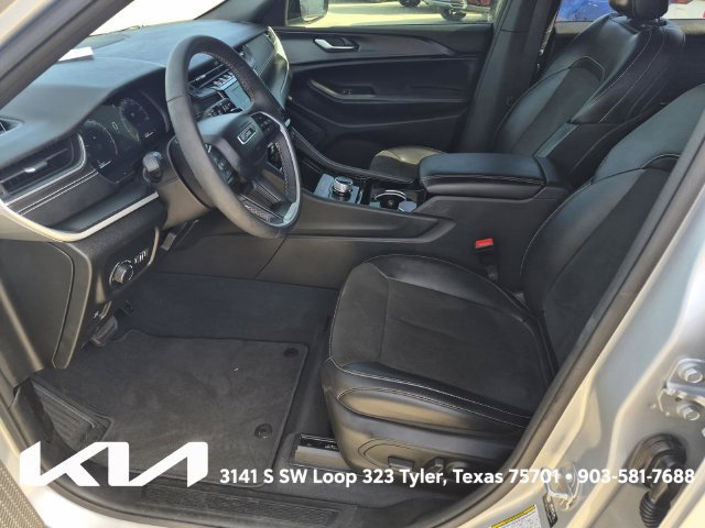 Used 2023 Jeep Grand Cherokee L Laredo AWD/4WD image 19