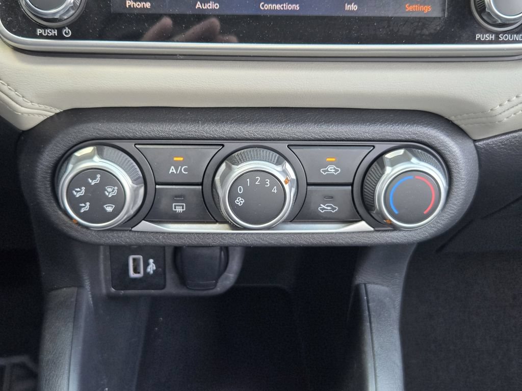 Used 2020 Nissan Versa SV FWD image 16