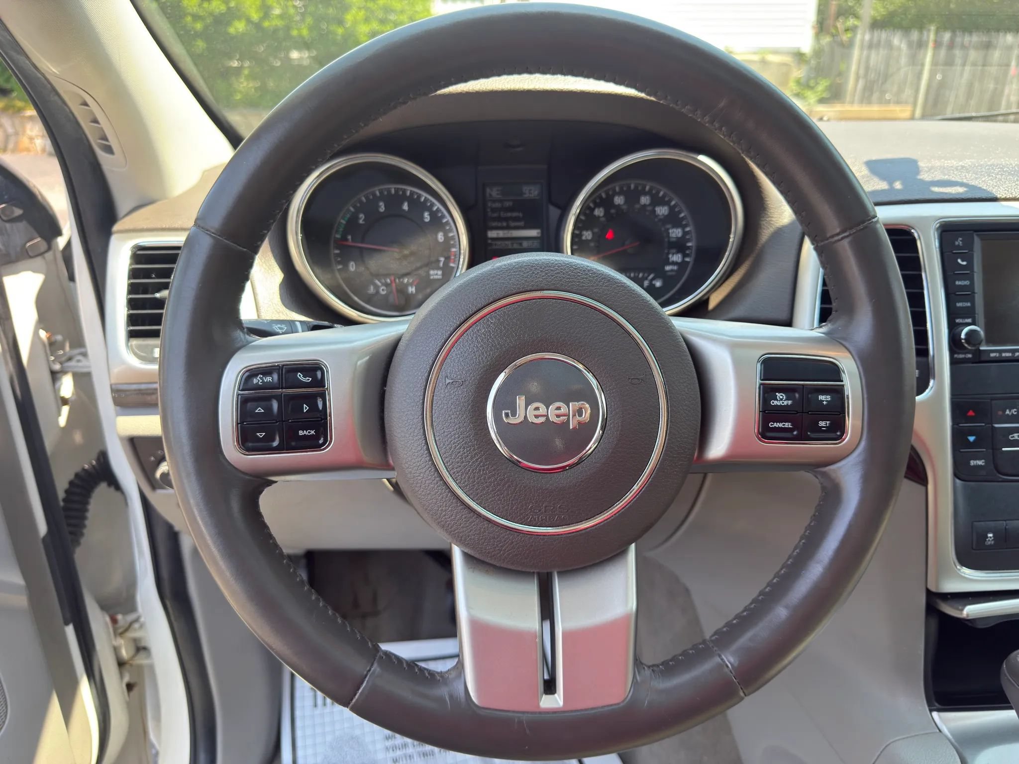 Used 2011 Jeep Grand Cherokee Laredo AWD/4WD image 25
