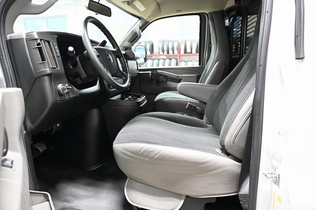 Used 2019 GMC Savana 2500 w/ Driver Convenience Package image 9