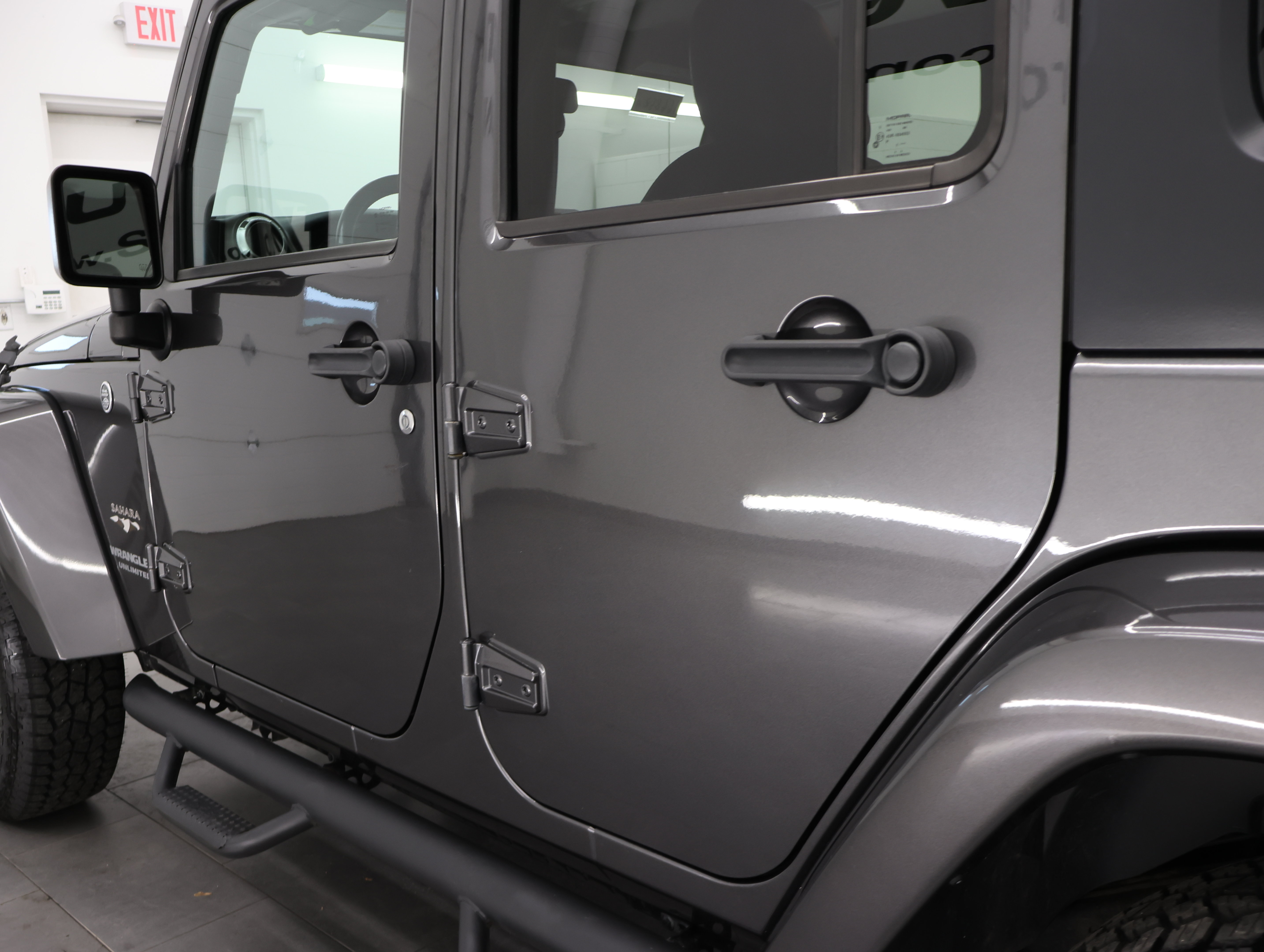 Used 2017 Jeep Wrangler Unlimited Sahara w/ Connectivity Group AWD/4WD image 31