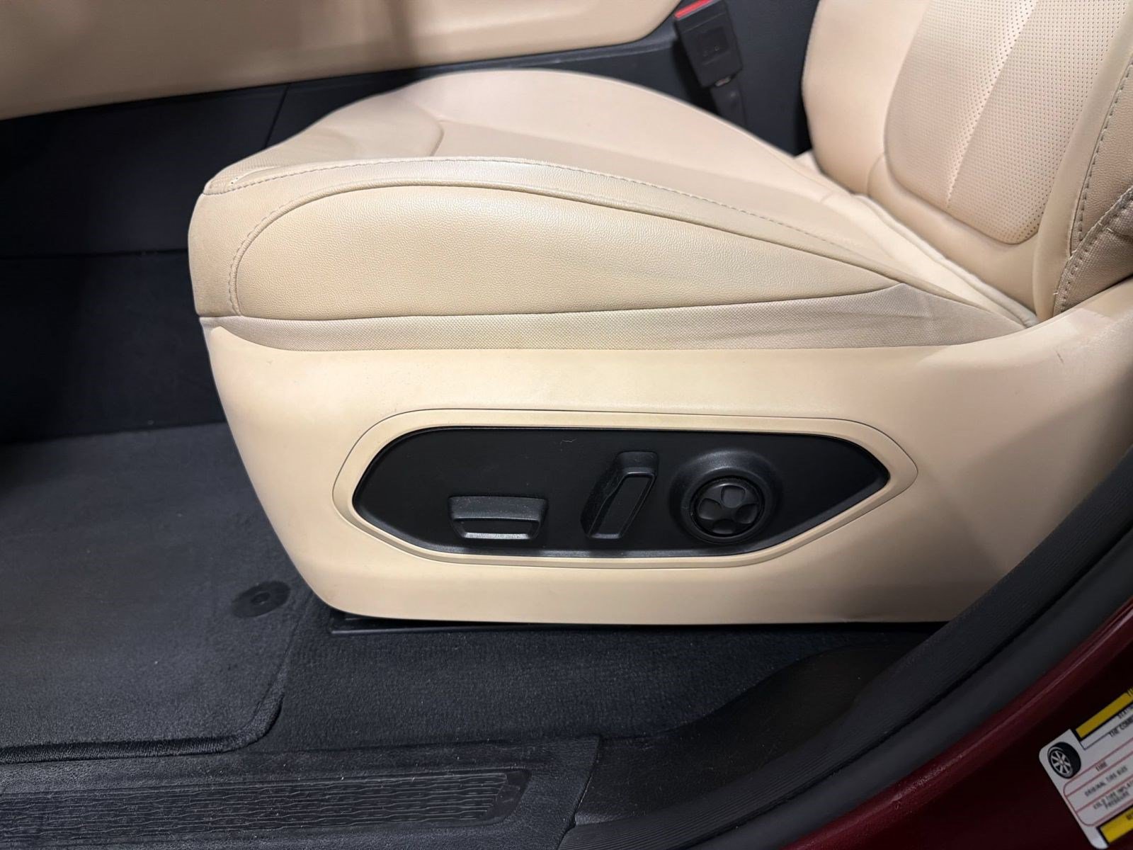 Used 2023 Jeep Grand Cherokee L Limited w/ Luxury Tech Group II RWD image 14