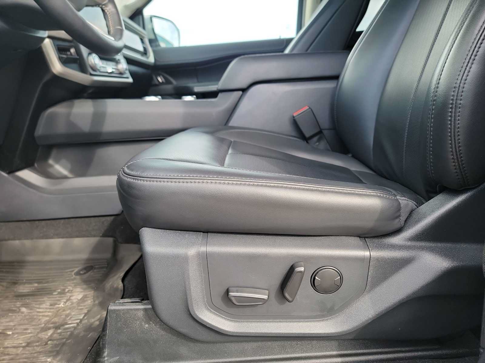Used 2024 Ford Expedition Max XLT AWD/4WD image 12
