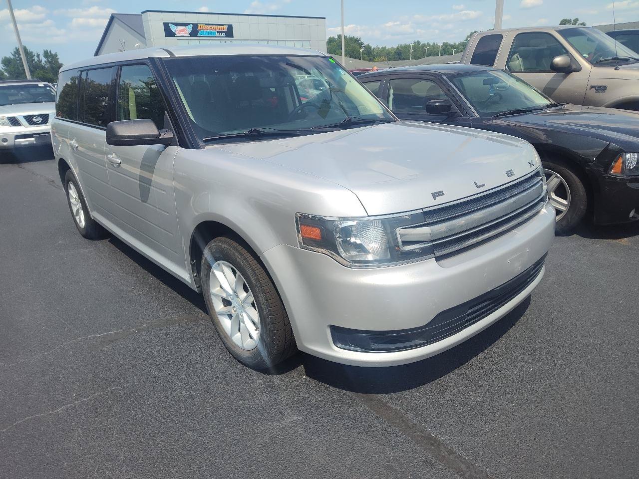 Used 2018 Ford Flex SE FWD image 1
