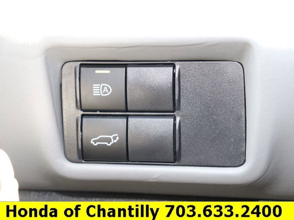 Used 2022 Toyota Highlander LE AWD/4WD image 17