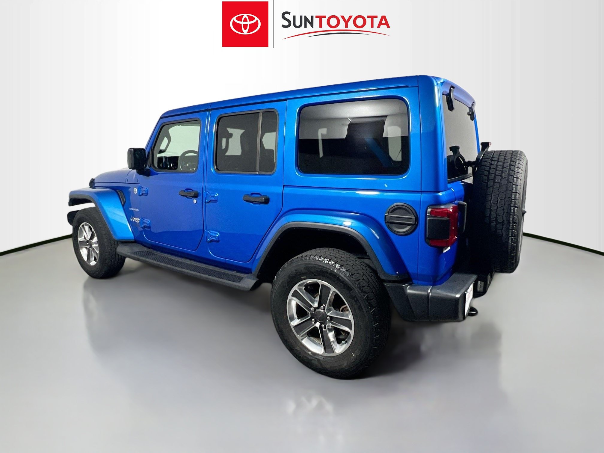 Used 2022 Jeep Wrangler Unlimited Sahara w/ LED Lighting Group AWD/4WD image 6