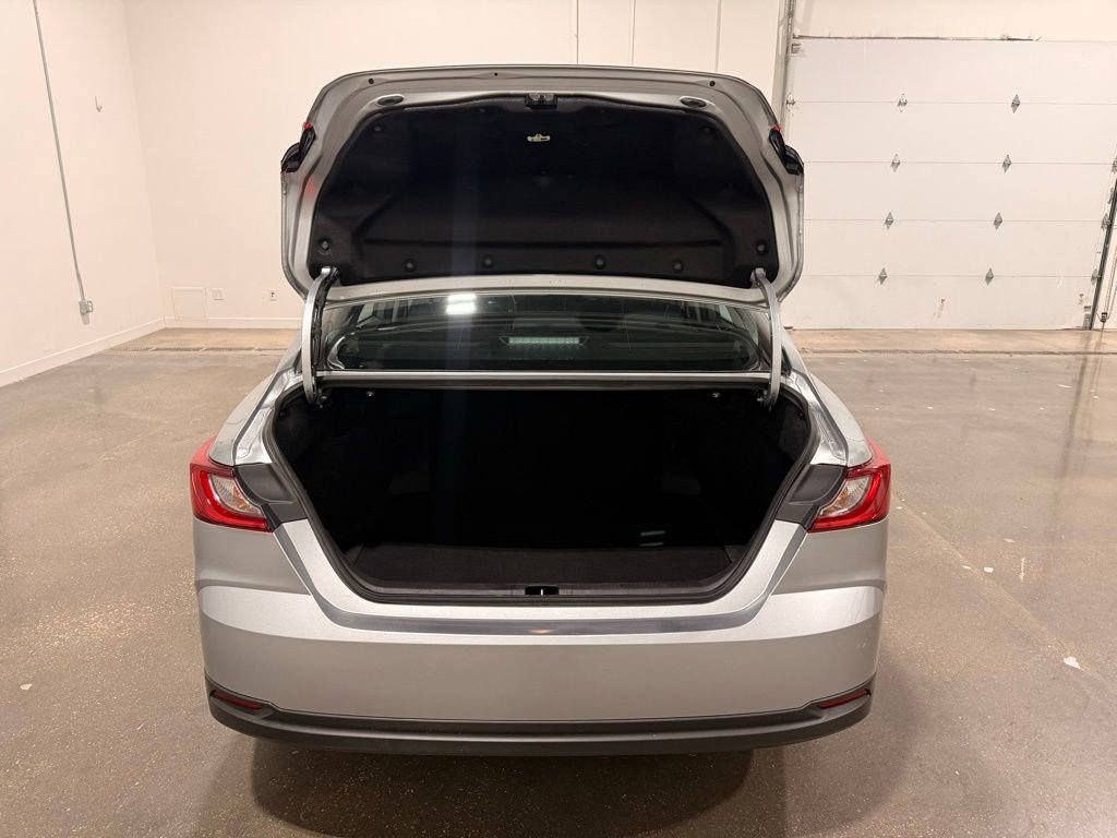 Used 2025 Toyota Camry LE image 9