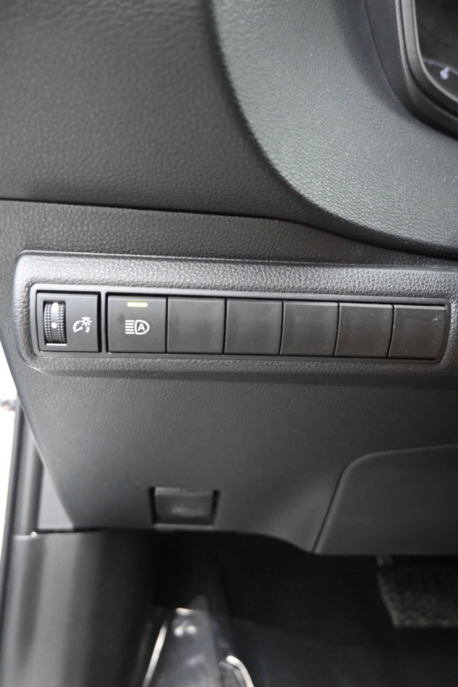 Used 2025 Toyota Corolla LE FWD image 21