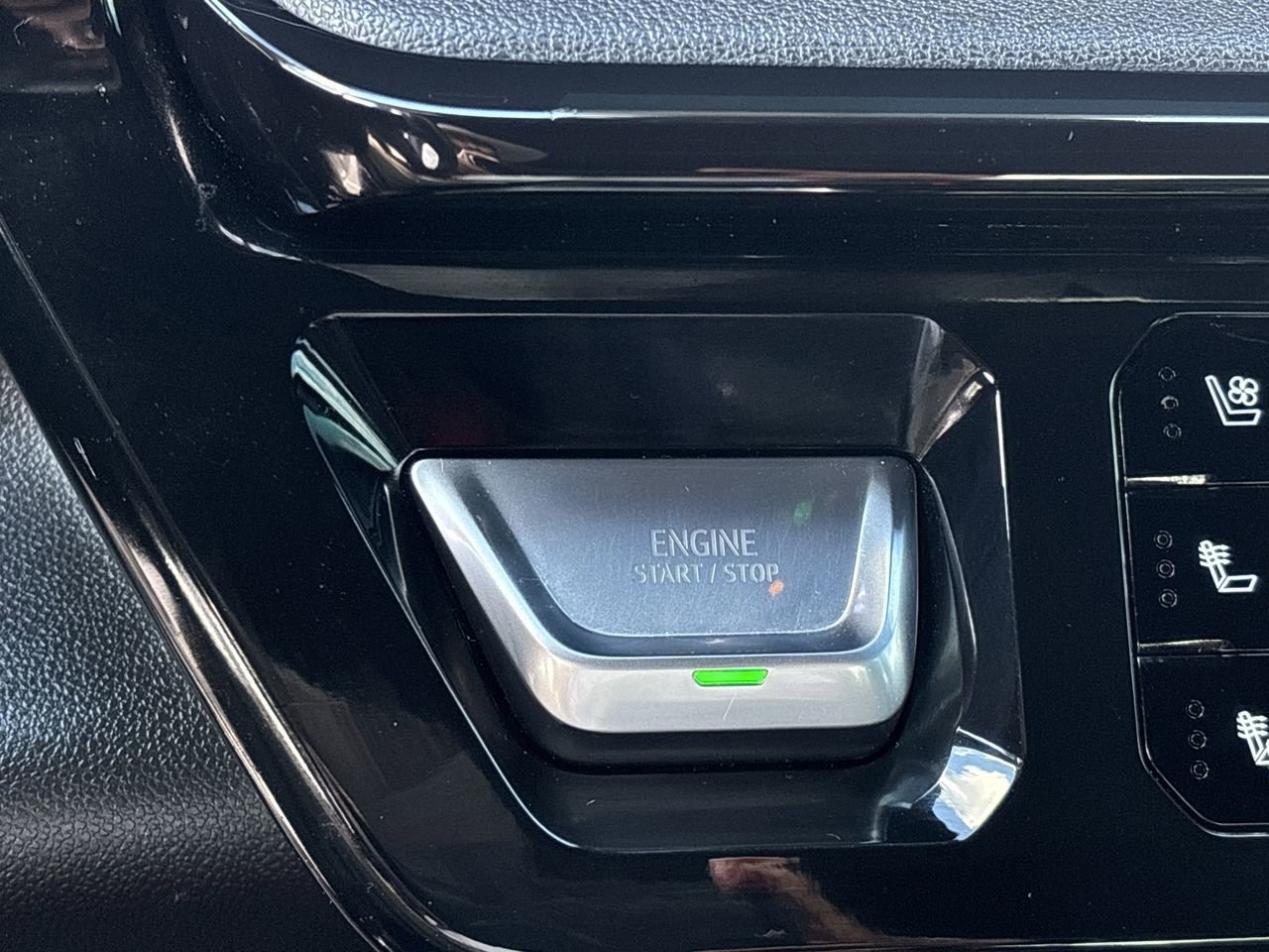 Used 2024 GMC Sierra 1500 AT4 w/ Technology Package image 31