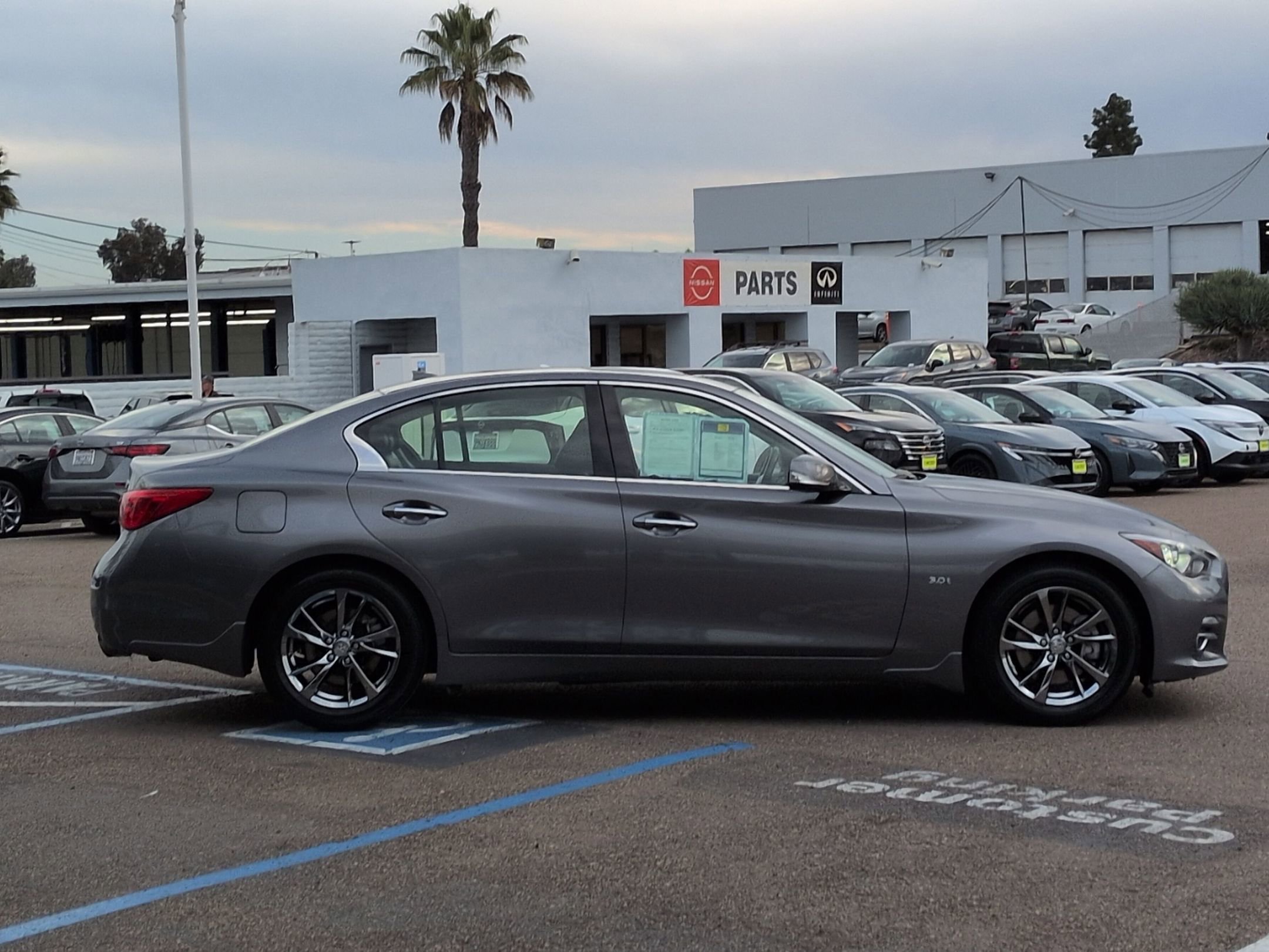 Used 2017 INFINITI Q50 Signature Edition w/ Cargo Package (L95) image 7