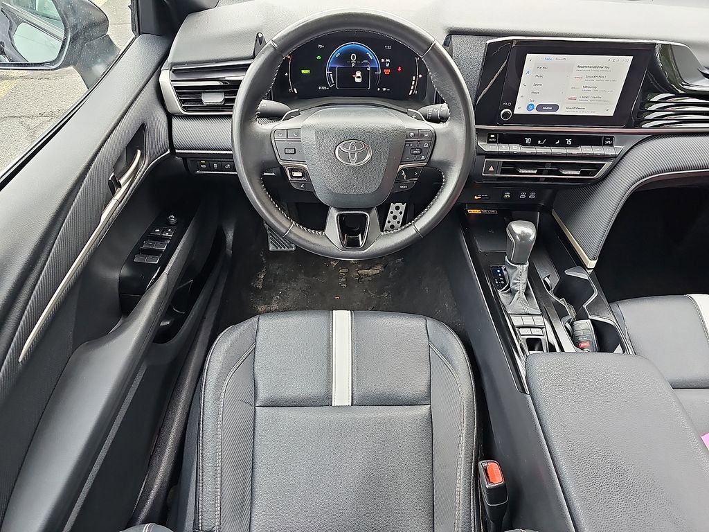 Used 2025 Toyota Camry SE FWD image 12