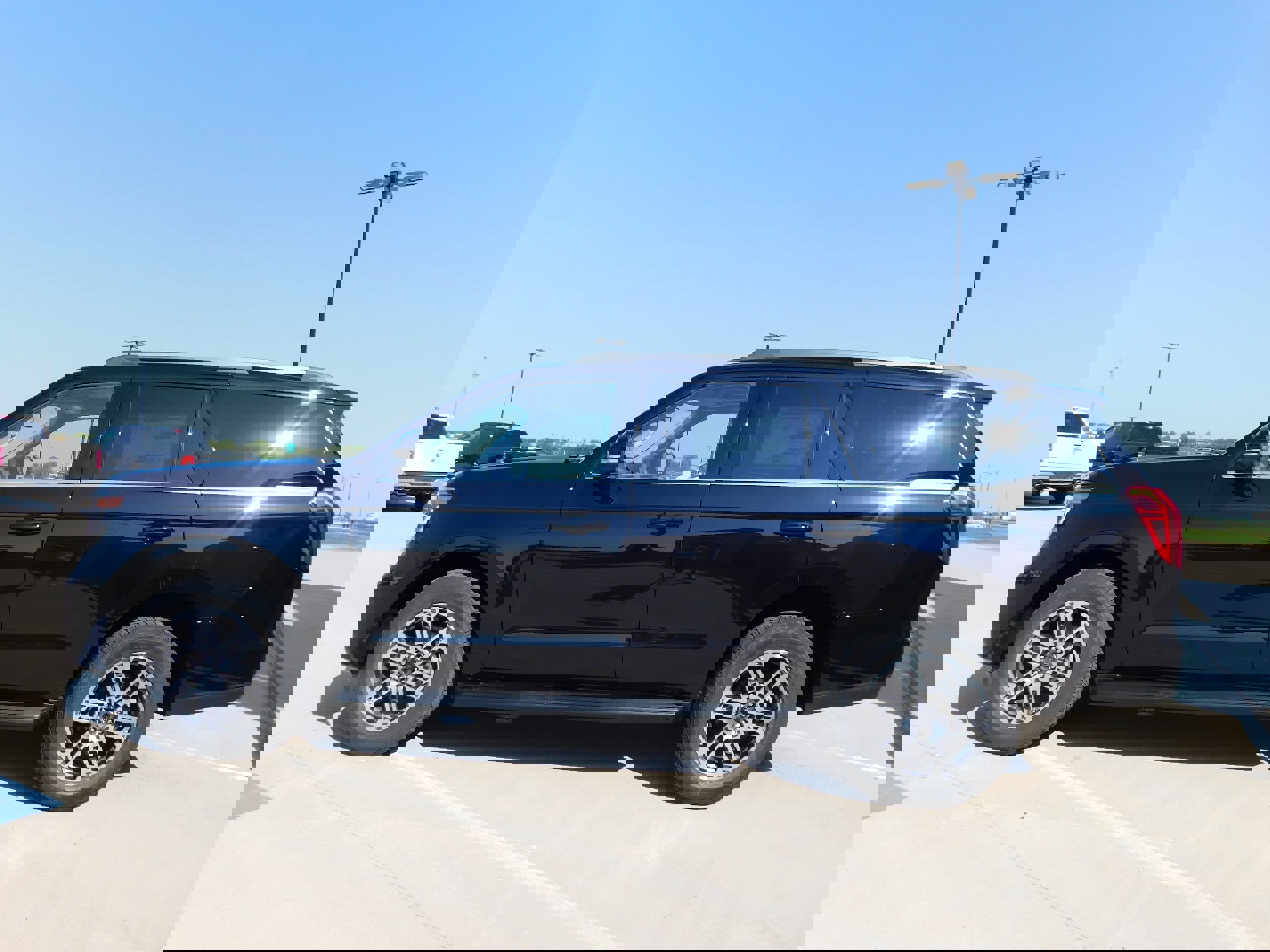 New 2025 Ford Expedition Active image 2