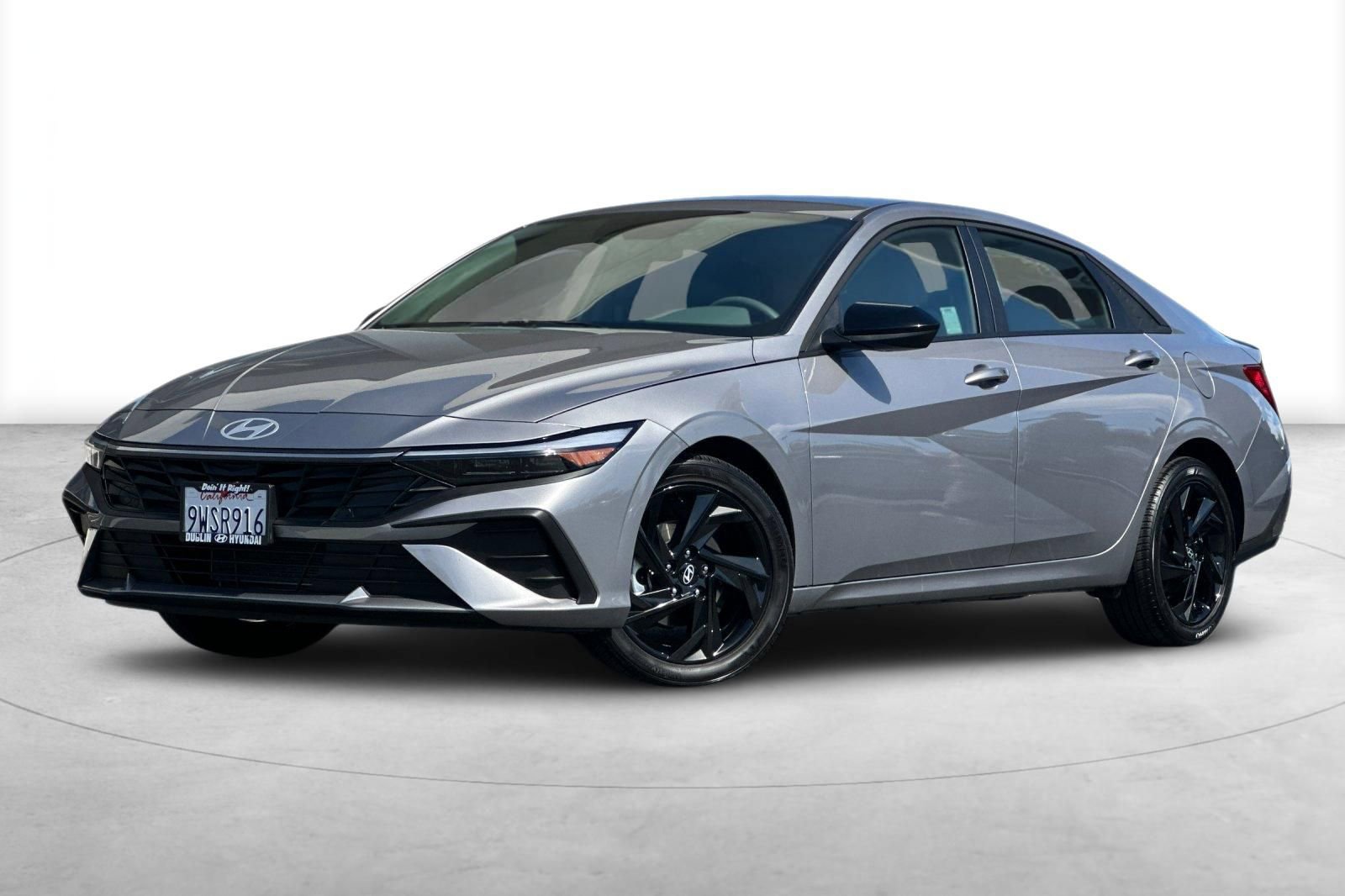 Used 2026 Hyundai Elantra Sport image 2