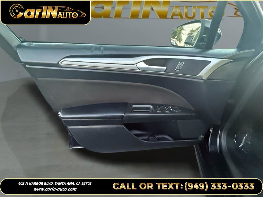 Used 2020 Ford Fusion SE image 20