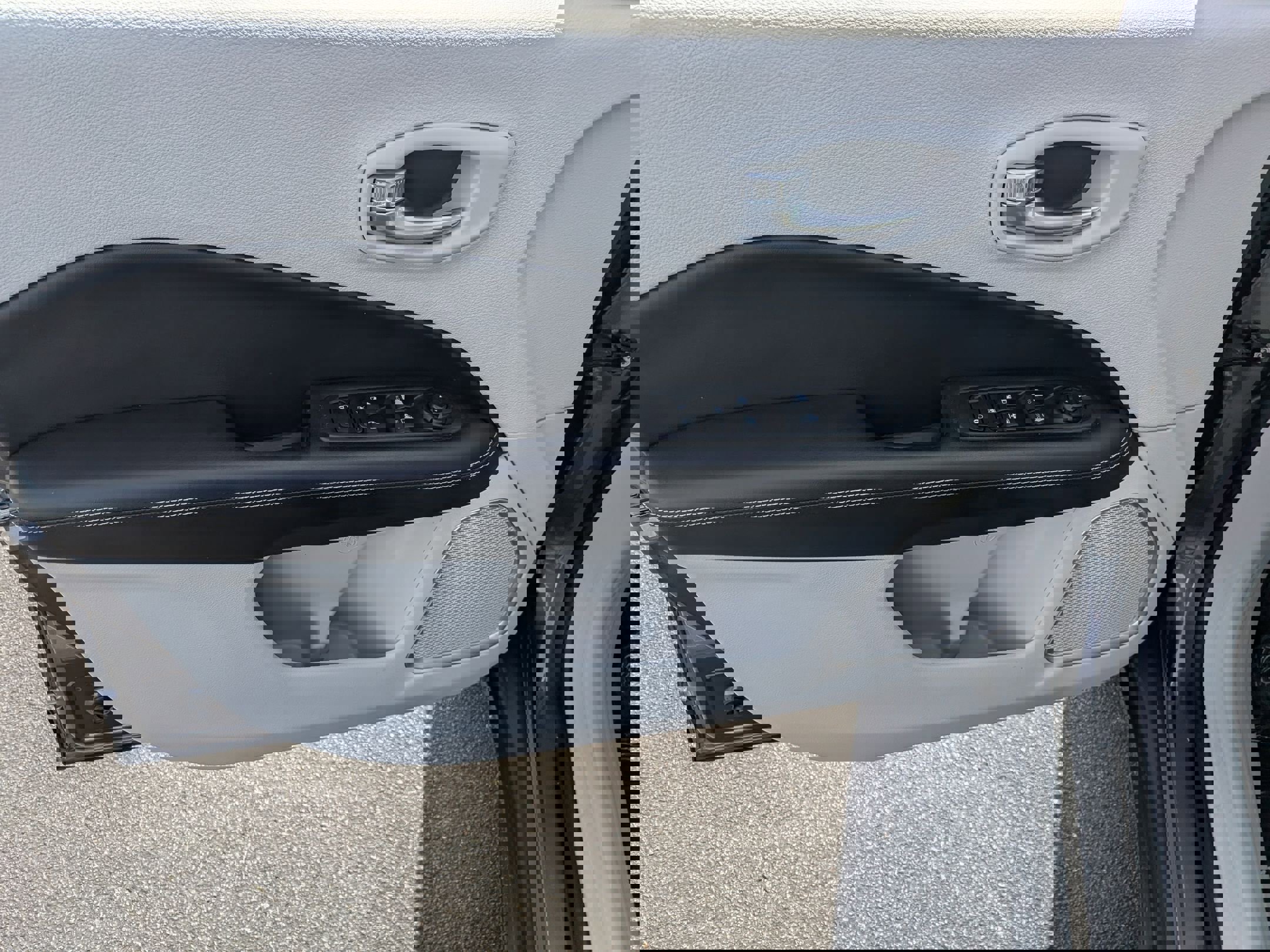 Used 2020 Jeep Compass Latitude image 10