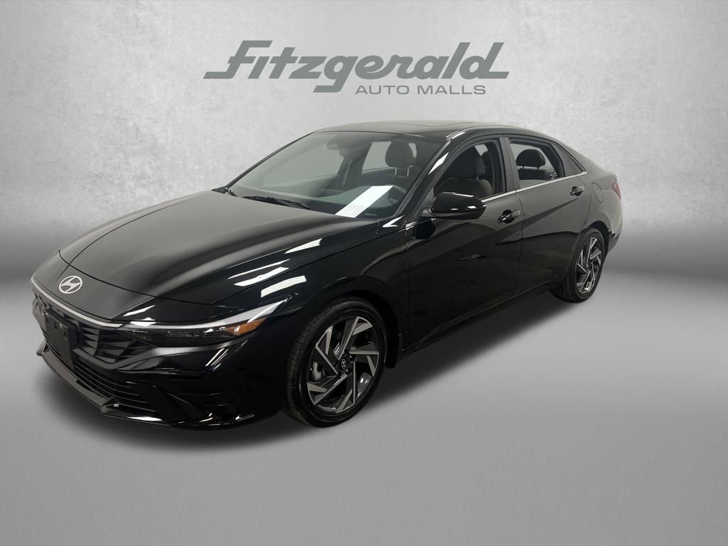 Used 2025 Hyundai Elantra SEL image 1