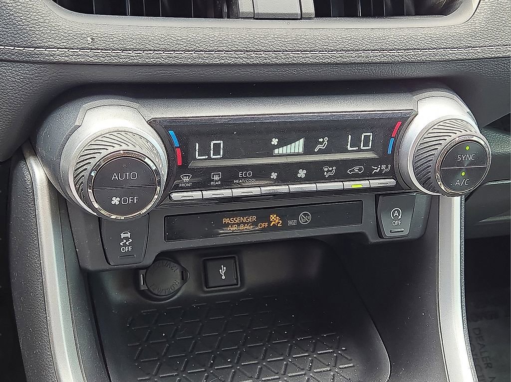 Used 2022 Toyota RAV4 XLE FWD image 28