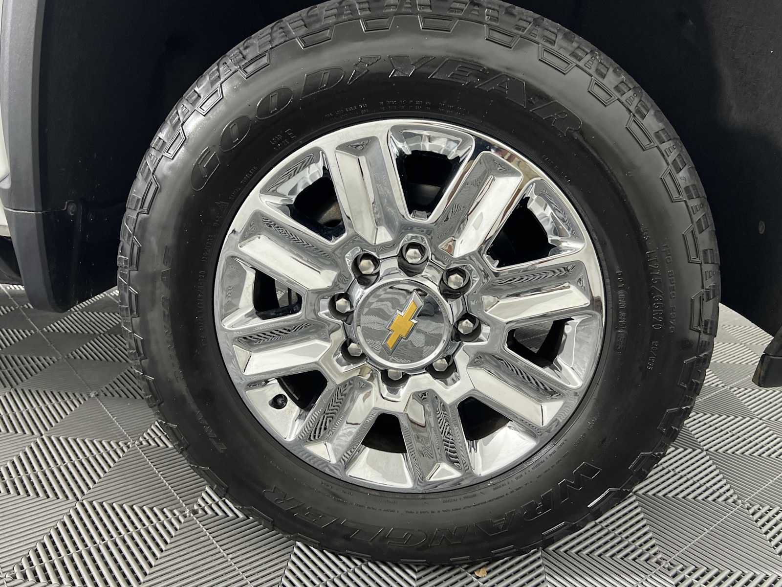Used 2024 Chevrolet Silverado 2500 High Country w/ LPO, Dark Essentials Package AWD/4WD image 15