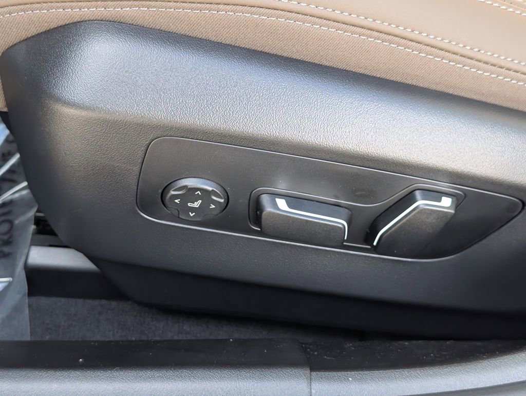 New 2026 BMW 550e xDrive w/ Premium Package image 15