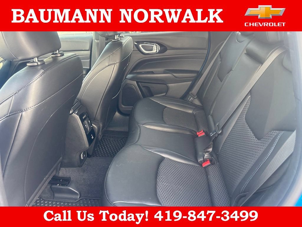 Used 2026 Jeep Compass Latitude w/ Sun and Sound Group AWD/4WD image 18