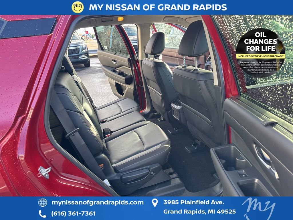 Used 2023 Nissan Pathfinder SL image 29