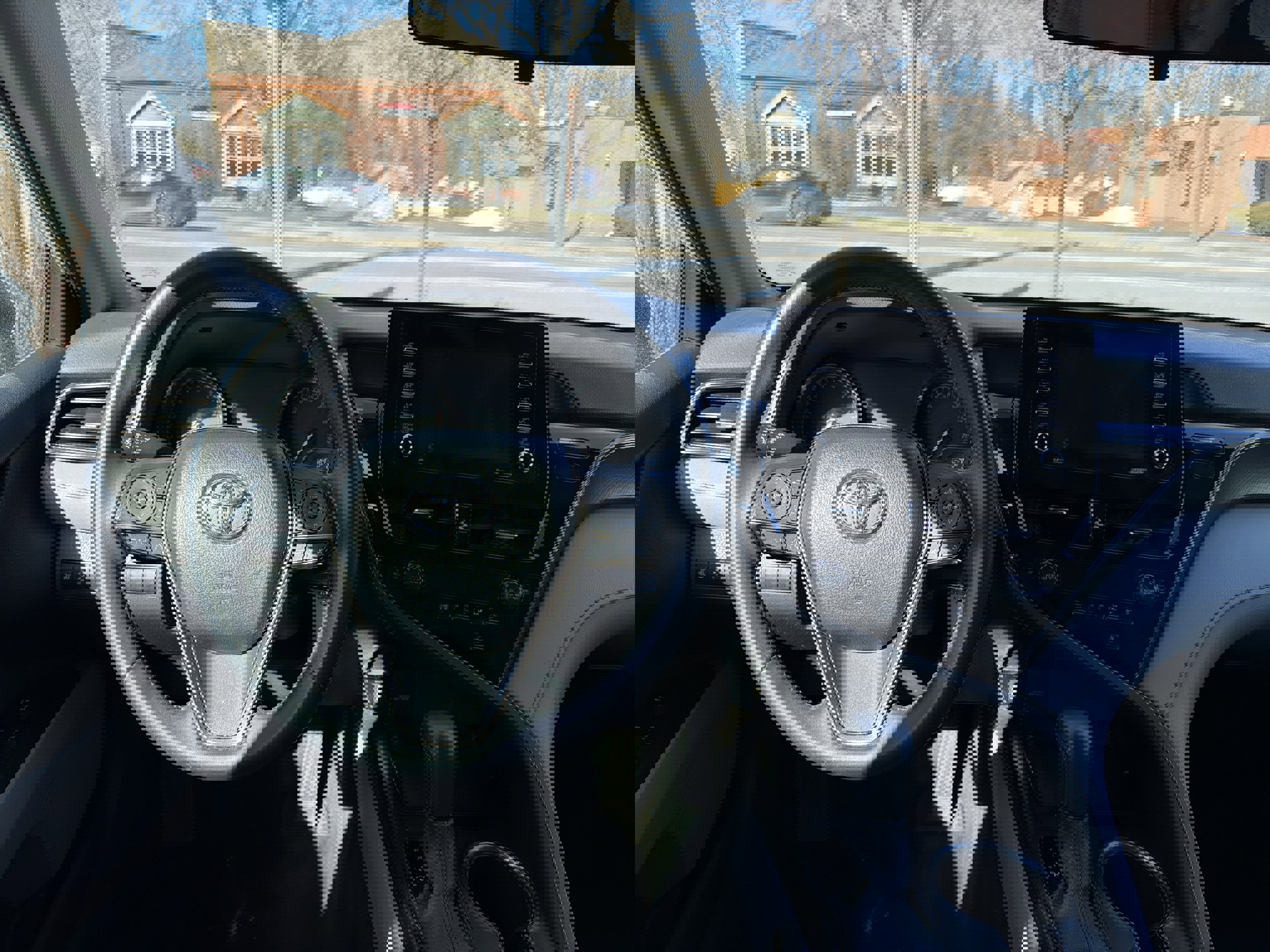 Used 2023 Toyota Camry SE image 13