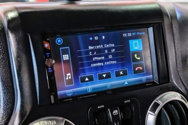 Used 2015 Jeep Wrangler Unlimited Sahara w/ Connectivity Group image 28