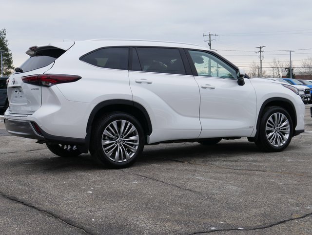 Used 2024 Toyota Highlander Platinum image 6