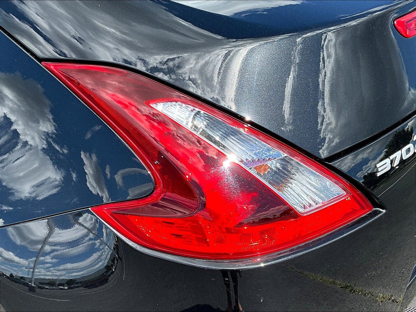 Used 2018 Nissan 370Z Touring RWD image 18