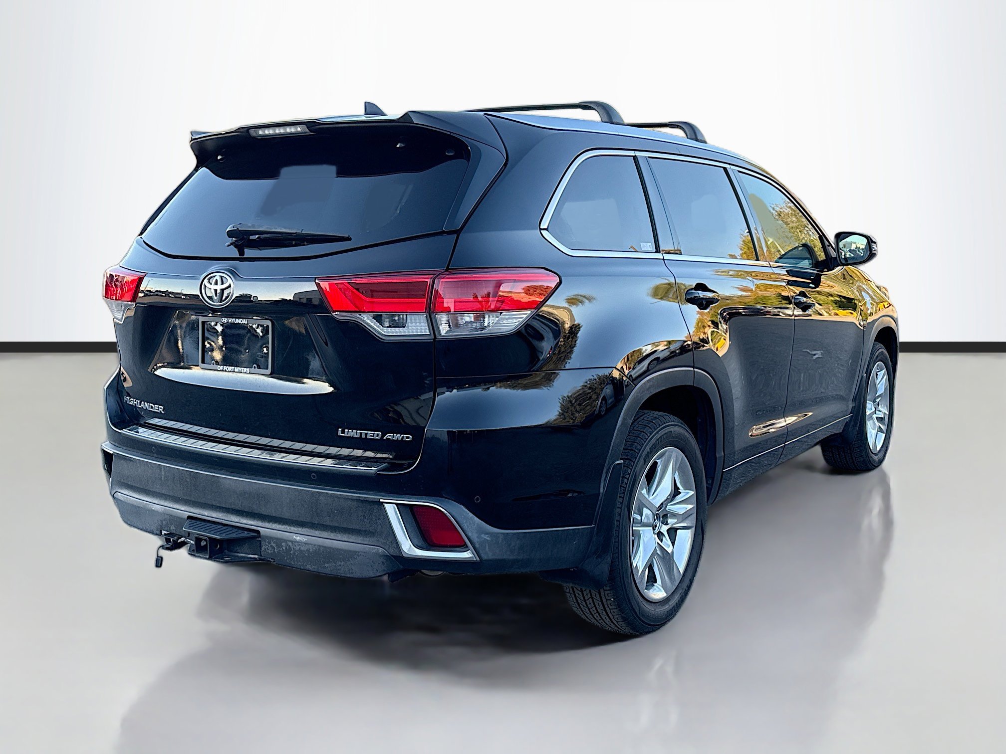 Used 2019 Toyota Highlander Limited image 3
