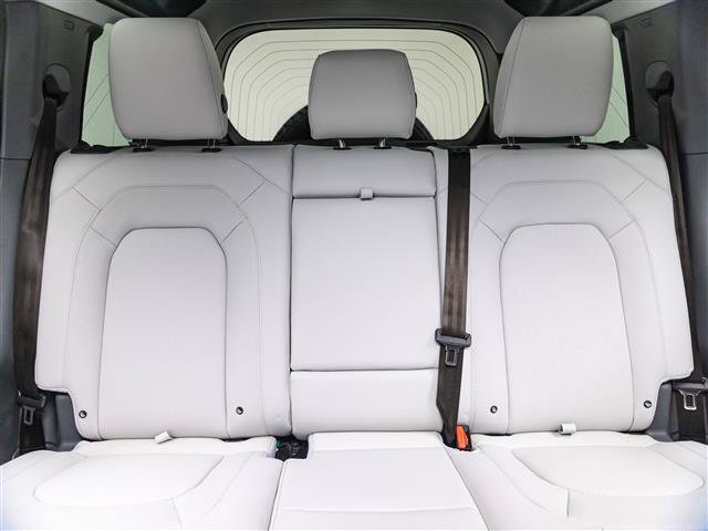 New 2026 Land Rover Defender 110 X-Dynamic SE AWD/4WD image 18