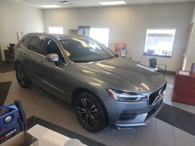 Used 2018 Volvo XC60 T6 Momentum w/ Vision Package image 4