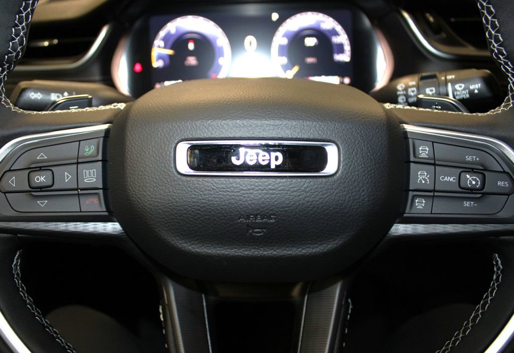 New 2025 Jeep Grand Cherokee Altitude image 11