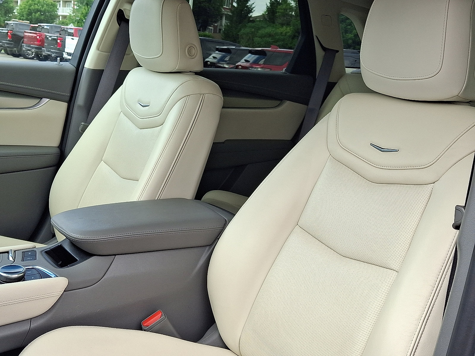 Certified 2023 Cadillac XT5 Premium Luxury FWD image 17