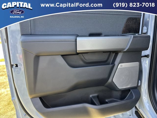 New 2026 Ford F250 Lariat w/ Black Appearance Package AWD/4WD image 17