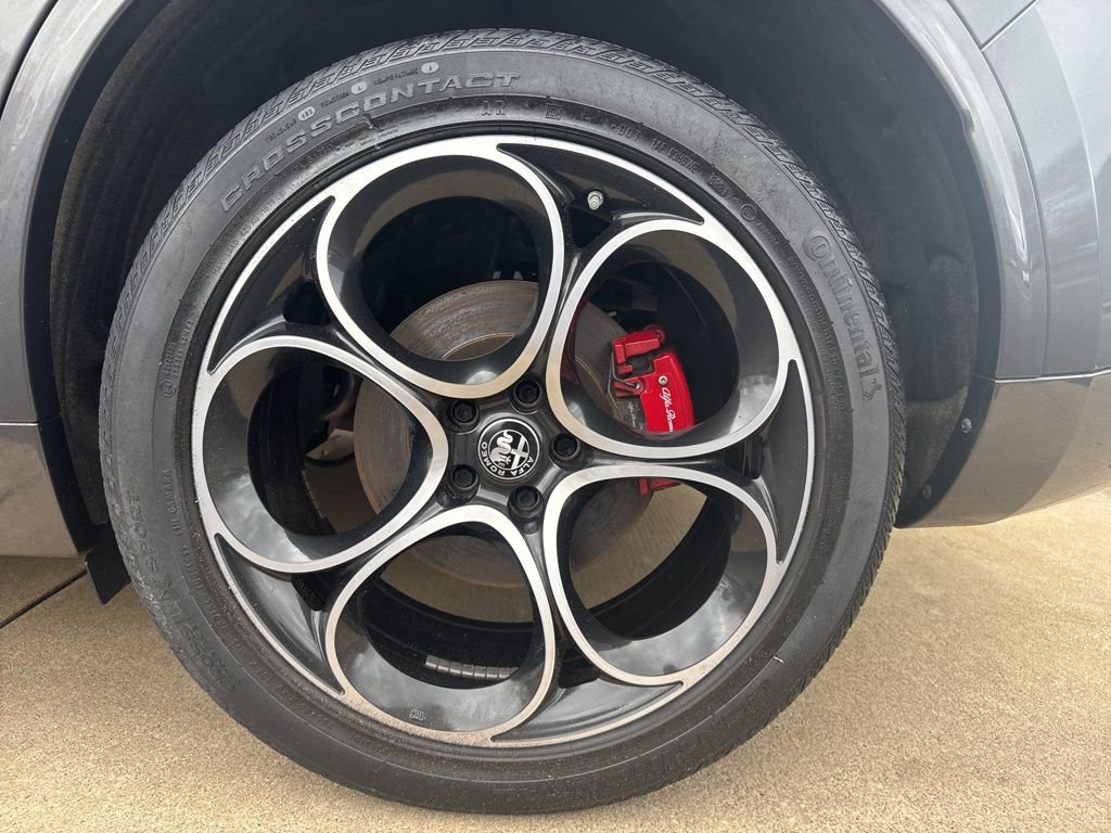 Used 2022 Alfa Romeo Stelvio Veloce image 25